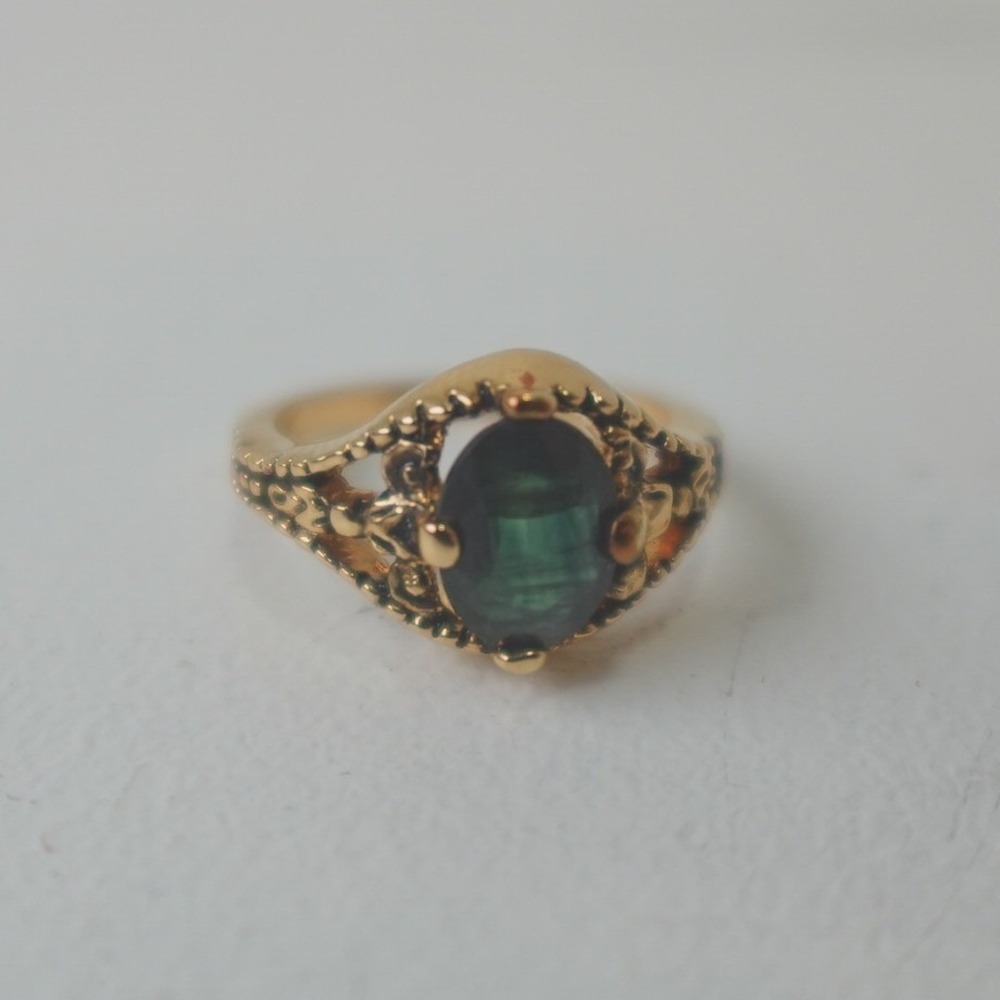 Vintage Seta Ring Sz 3.75 Gold Tone Green Gemstone W/ Box Cocktail Pinky Jewelry